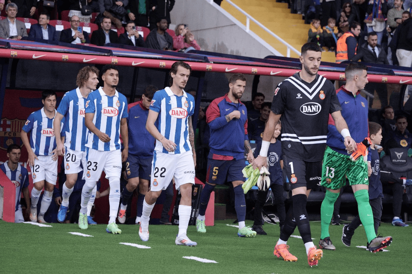 世界级球队展现精彩配合技术实力