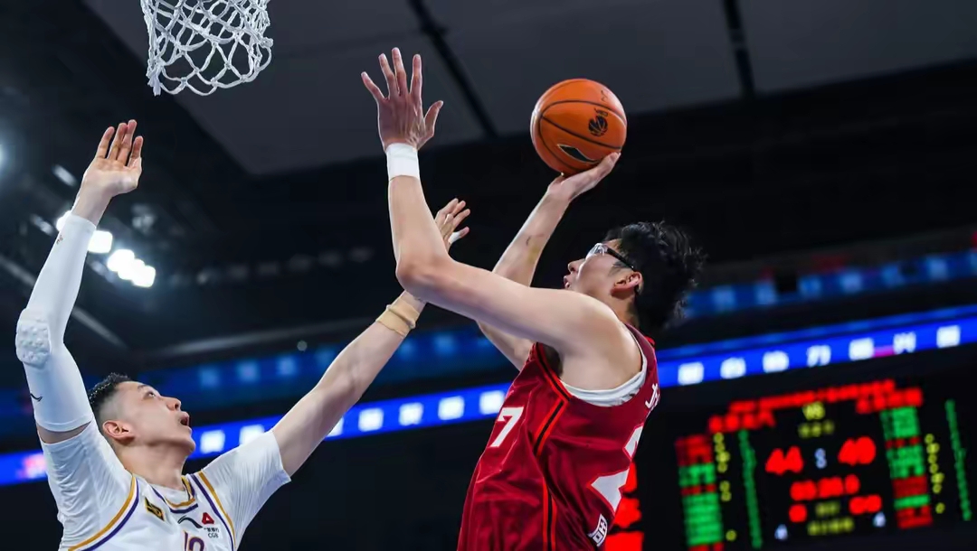 九游娱乐网页-DFM横扫DRX，ShowMaker拿下关键大龙鏖战多局半决赛，锁定晋级资格的简单介绍