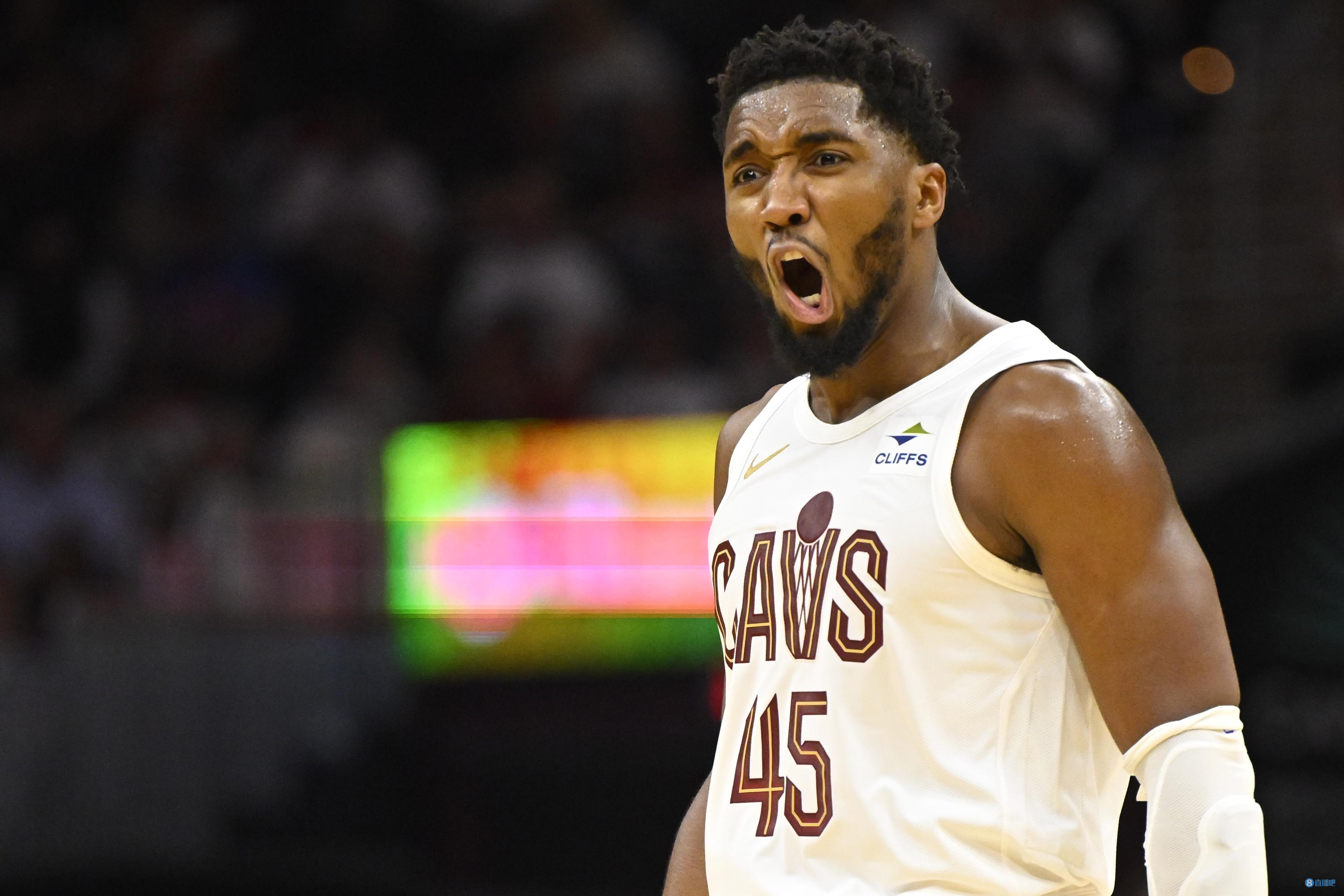 关于爵士队新秀米切尔表现出色，被誉为未来超级巨星的信息