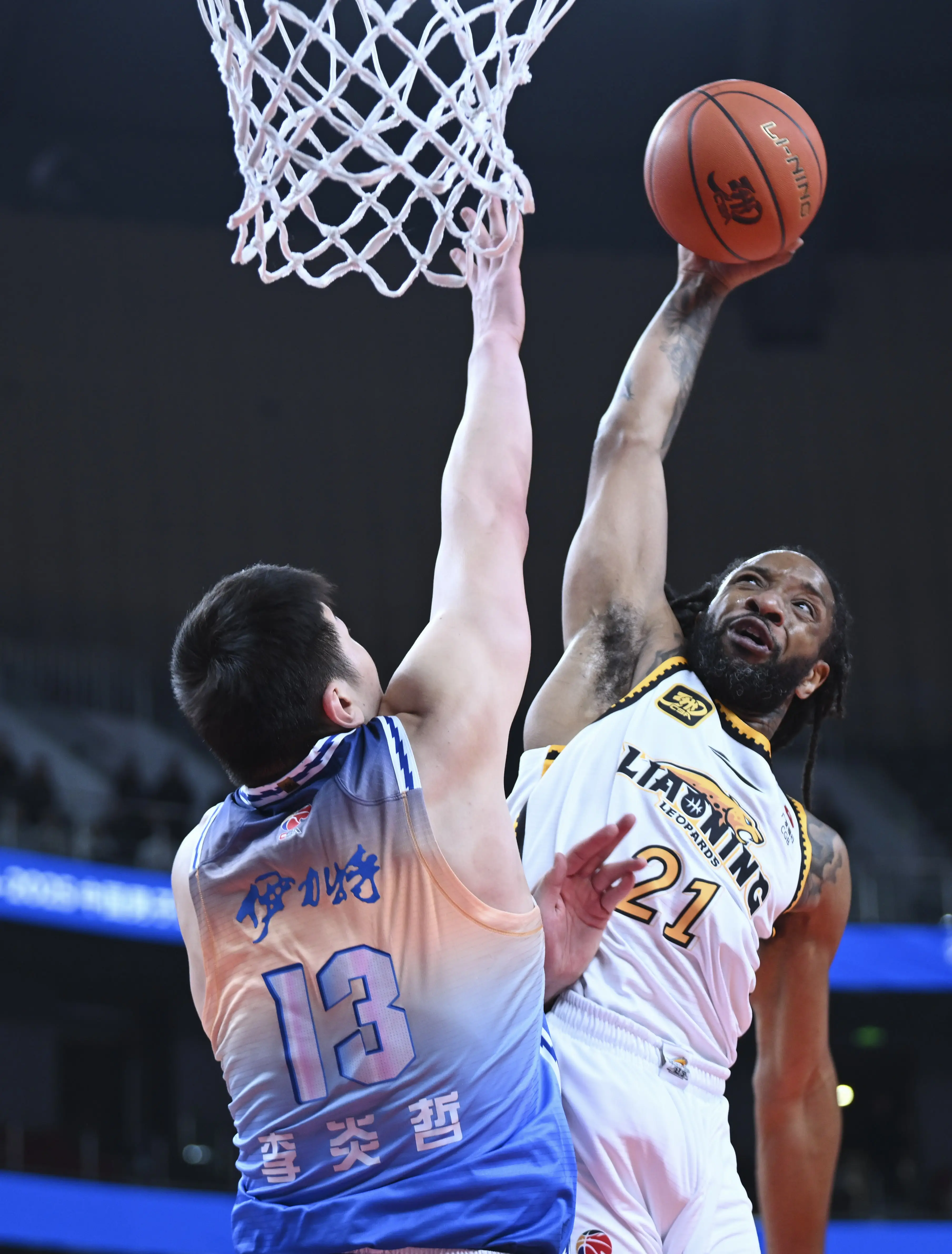 黄蜂客场大胜开拓者，豪取三连胜