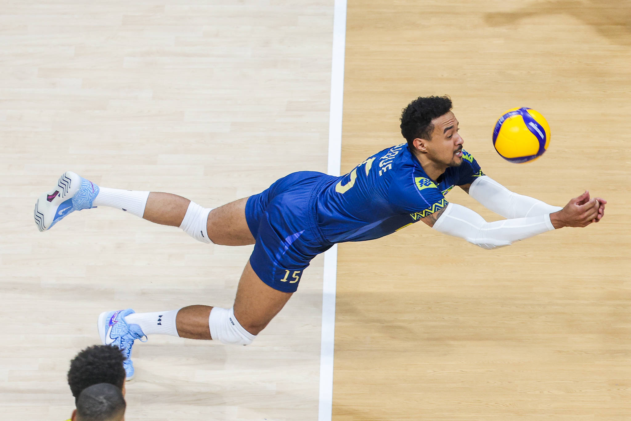 巴西排球队击败劲敌，傲视群雄