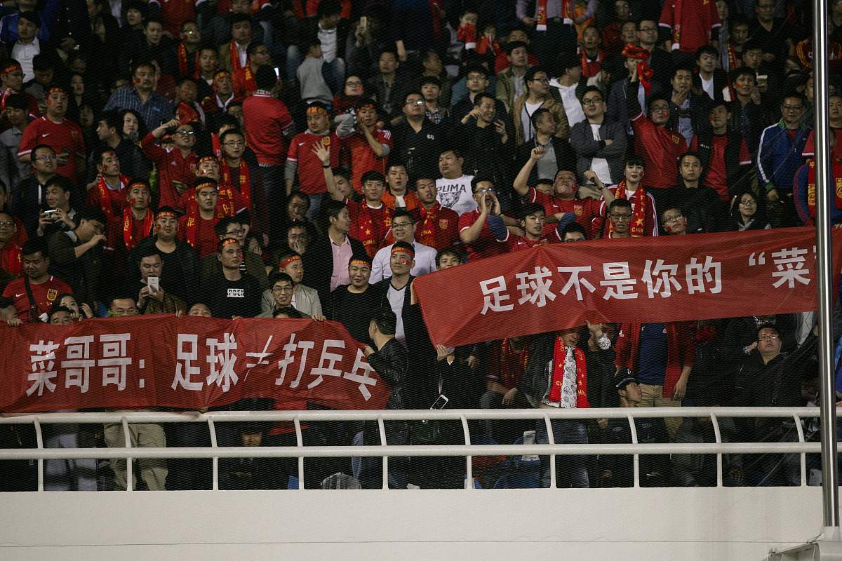 足球赛事再掀风云,球迷热血沸腾迎接新赛季 足球赛事再掀风云,球迷热血沸腾迎接新赛季