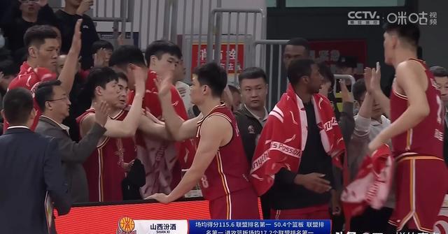 上海队在场上展现出色表现，获胜比赛