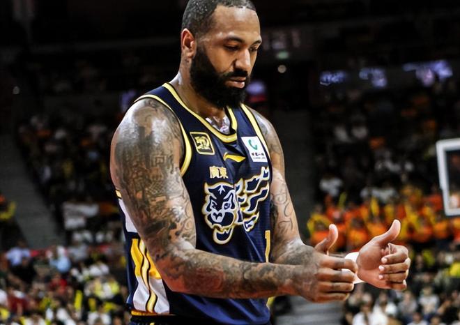 九游体育平台-客场作战遭遇困难，球队反思战术