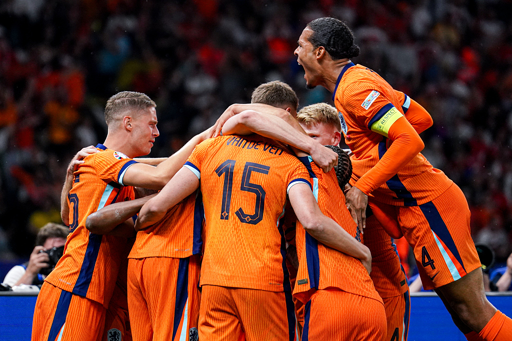 荷兰队在决定性比赛中击败保加利亚 荷兰队在决定性比赛中击败保加利亚