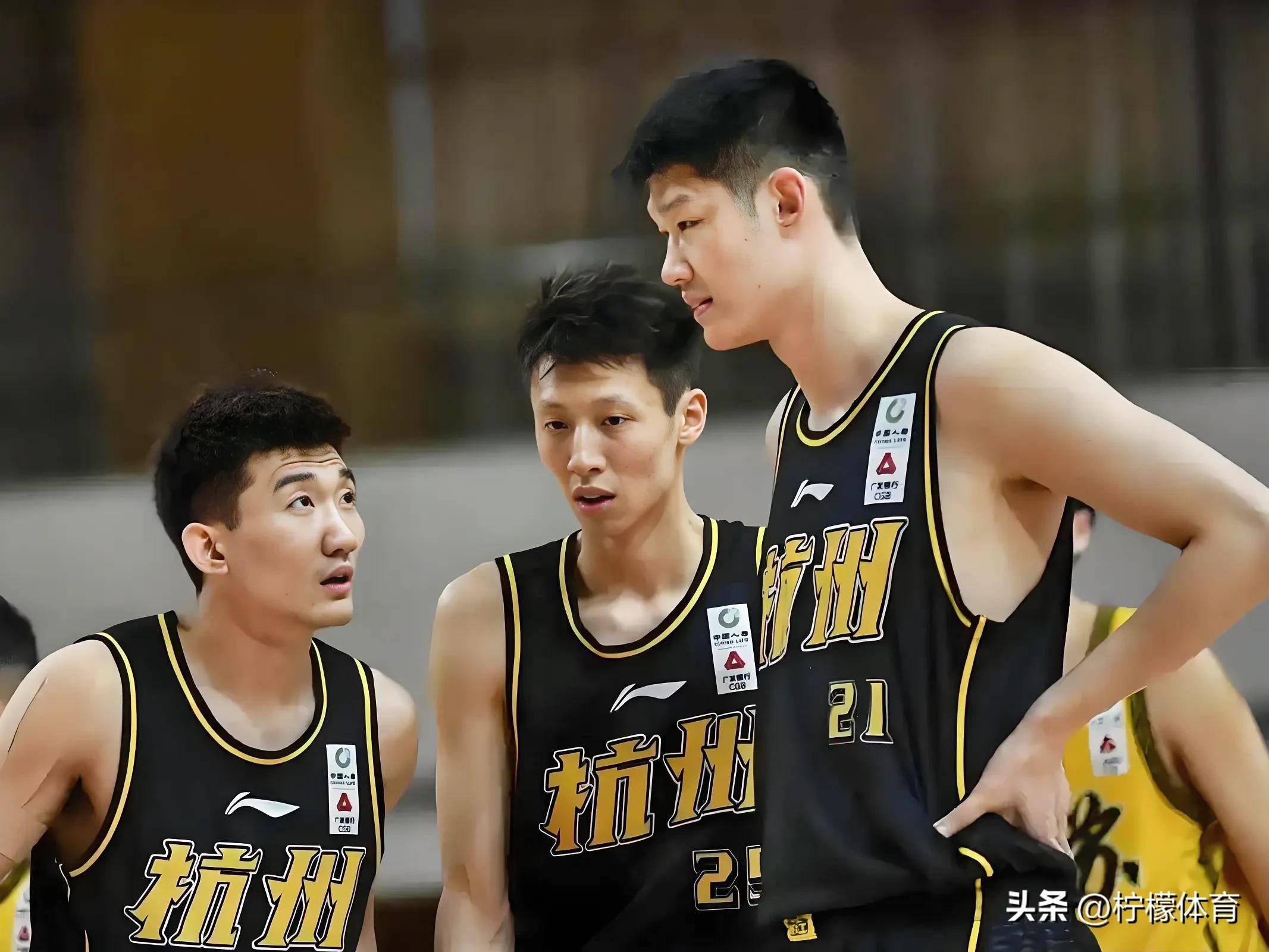 九游娱乐官方网站-四川队横扫新疆男篮，实现历史性胜利