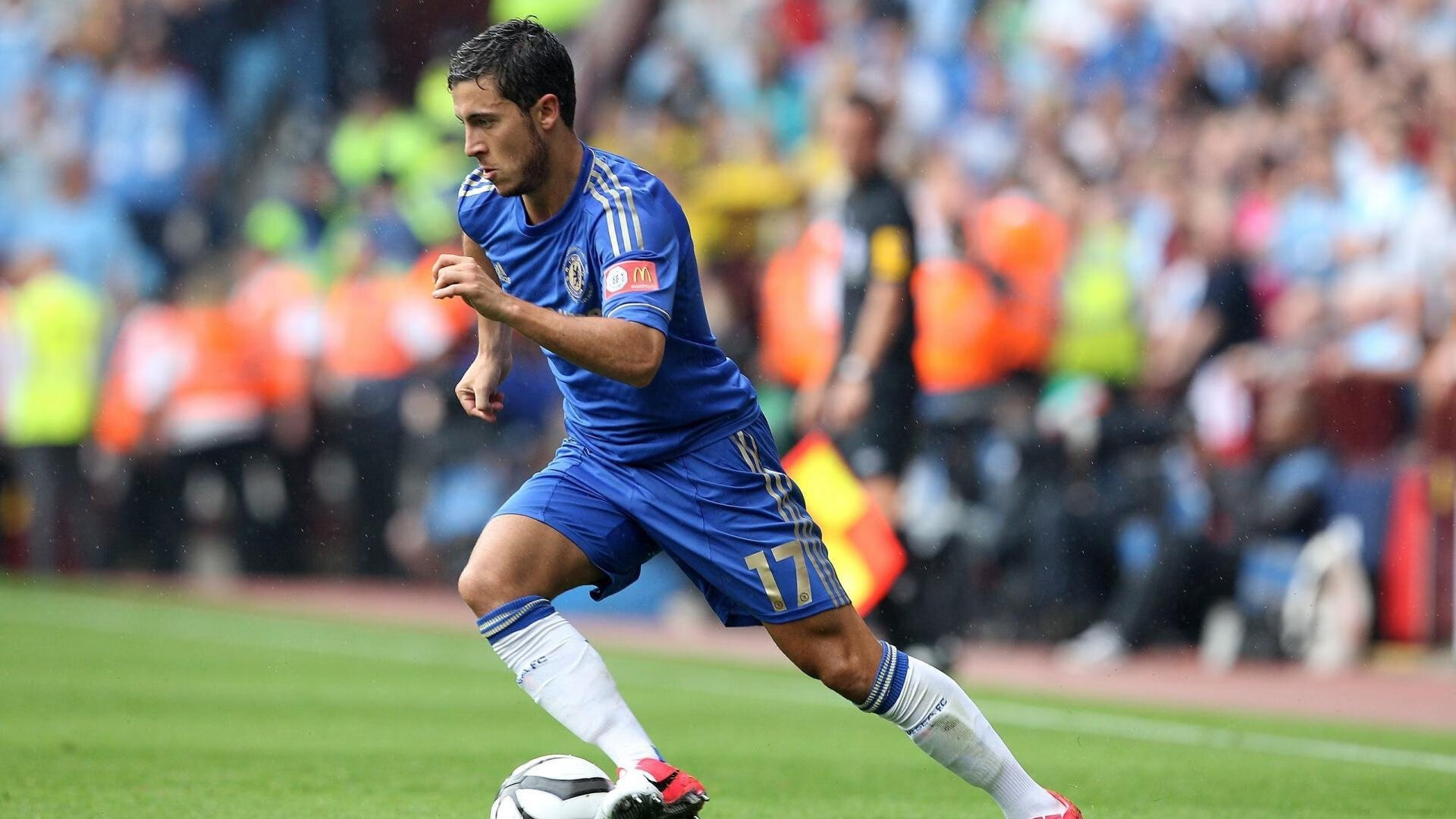 双重封锁与突破，黄蜂围城与爱德华兹接管战役的体育启示