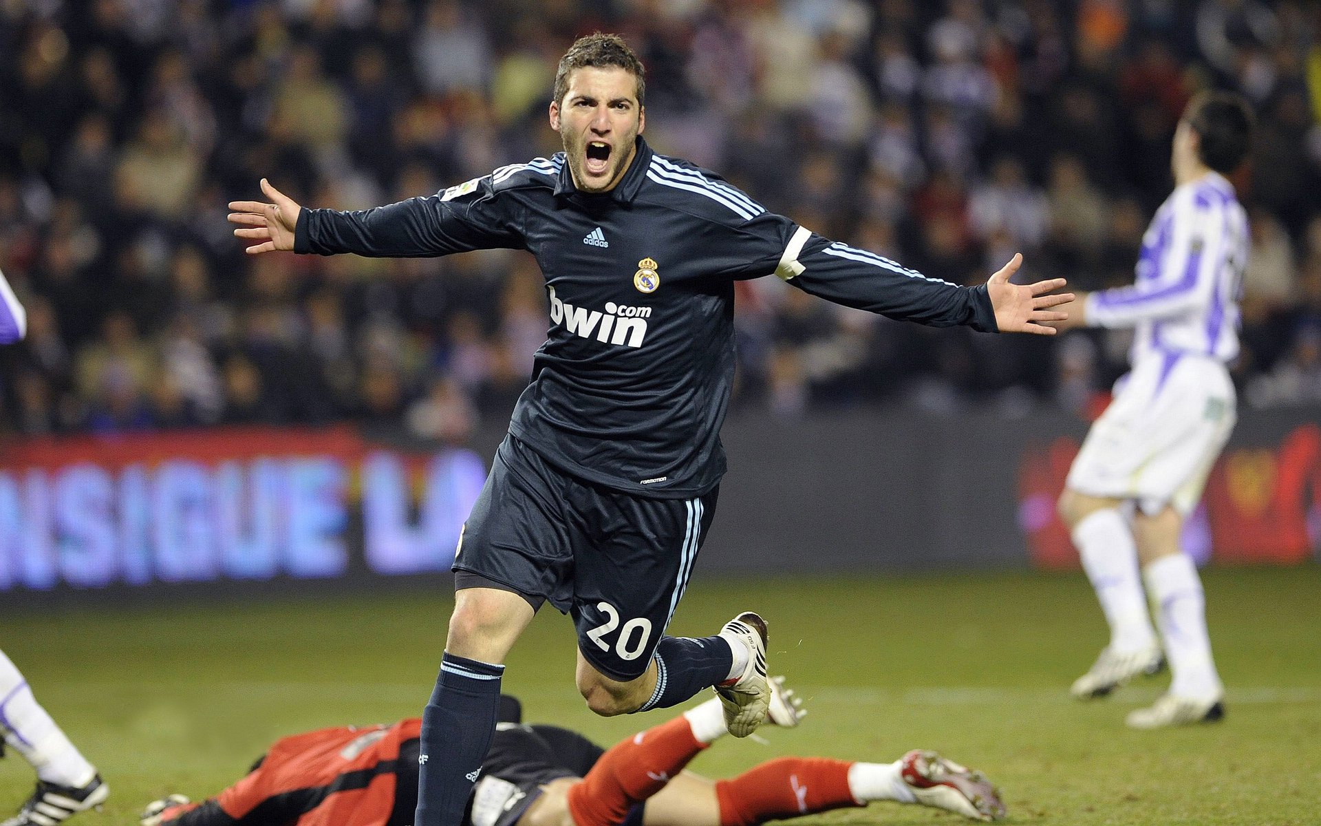 冰封王朝惊蛰时,印尼横扫下的羽坛新纪元与石宇奇孤光